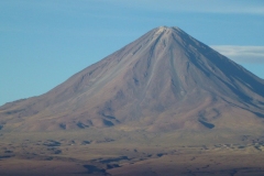 306-volcan-Licancabur-5916-m-depuis-SPACE